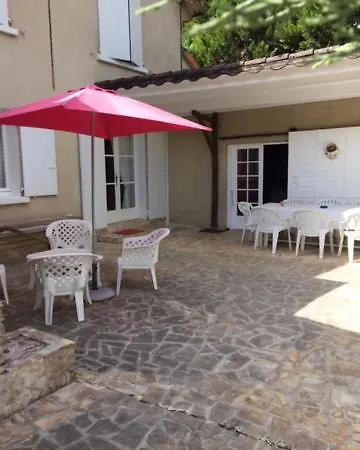 Les Pierrottes Nyaraló