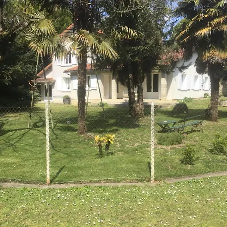 Les Pierrottes Nyaraló