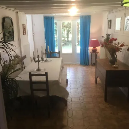 Nyaraló Les Pierrottes *