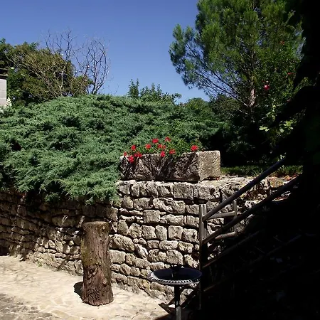 Nyaraló Les Pierrottes *