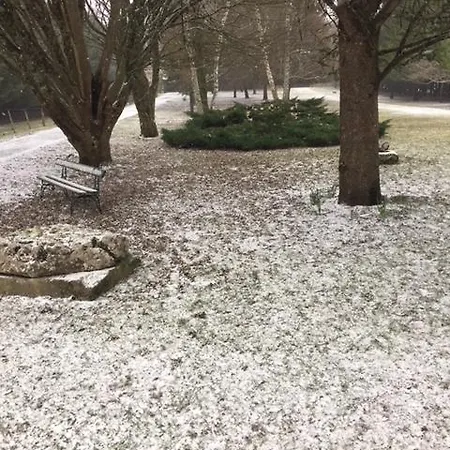 Les Pierrottes Nyaraló